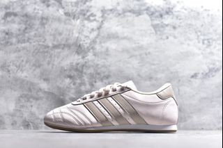 (Category: ) located in . Submitted by Outlet.Sneakers (Listing ID 1456126448, Image 1). Description: .
