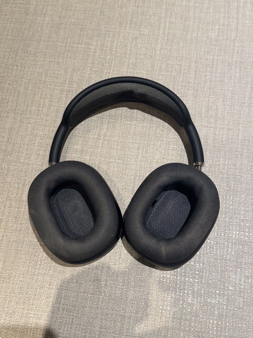 Apple AirPods Max Space Gray - Gen 1 (Category: Headphones & Headsets) located in Quezon City. Submitted by patpotpit (Listing ID 1456154923, Image 2). Description: - Apple AirPods Max (Space Gray) - Over-ear model - Premium sound quality - Active Noise Cancellation - No original Case (lost) - Slight dent on the foam.