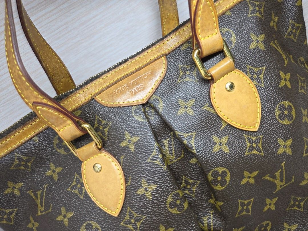 Auth. Louis Vuitton Monogram Palermo PM Bag (Category: Luxury Bags & Wallets) located in Antipolo. Submitted by aaliyahs.closet2 (Listing ID 1456212495, Image 3). Description: Strictly 2days Reservation Only. Moneyback Guaranteed. Location: Antipolo, City Shipment via: Lalamove LBC Cash on delivery J&T Meet- ups is available for higher amount only. Disclaimer: I am not affliated with any of the brands featured in this account. Copyrights and regi