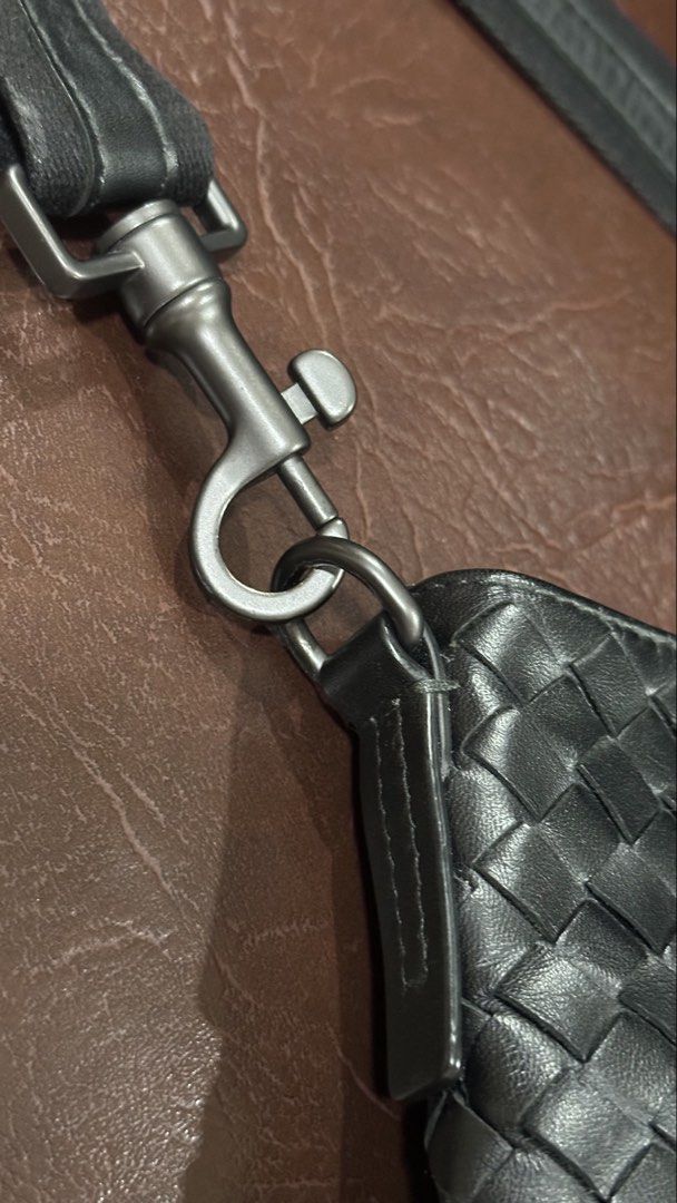 Authentic Bottega Veneta Sling Bag (Category: Luxury Bags & Wallets) located in Las Pinas. Submitted by marshmallowmax (Listing ID 1456129601, Image 2). Description: Slightly used only like 9/10 condition.. no flaws. With dustbag and cards.