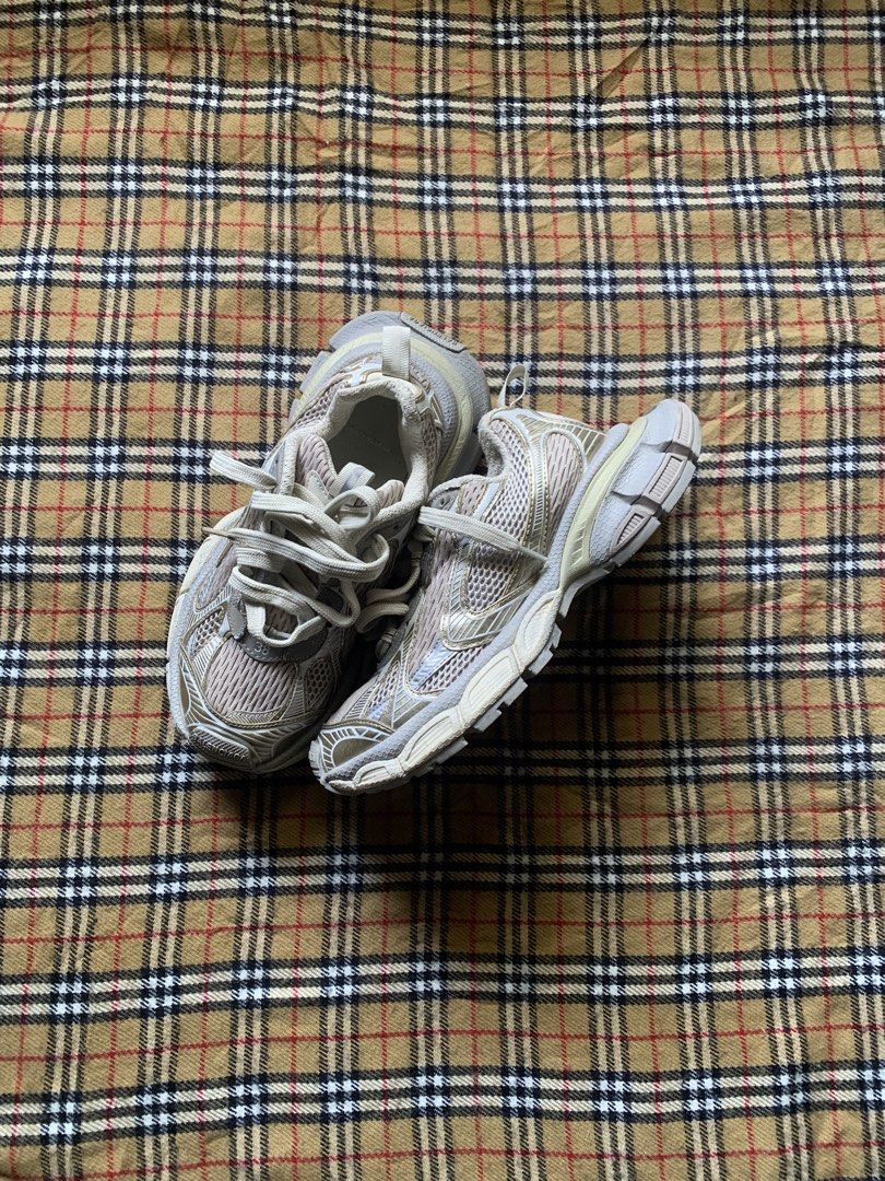 Balenciaga 3XL Shoes (Category: Sneakers) located in Claveria. Submitted by plasticcase__ (Listing ID 1456065739, Image 1). Description: .