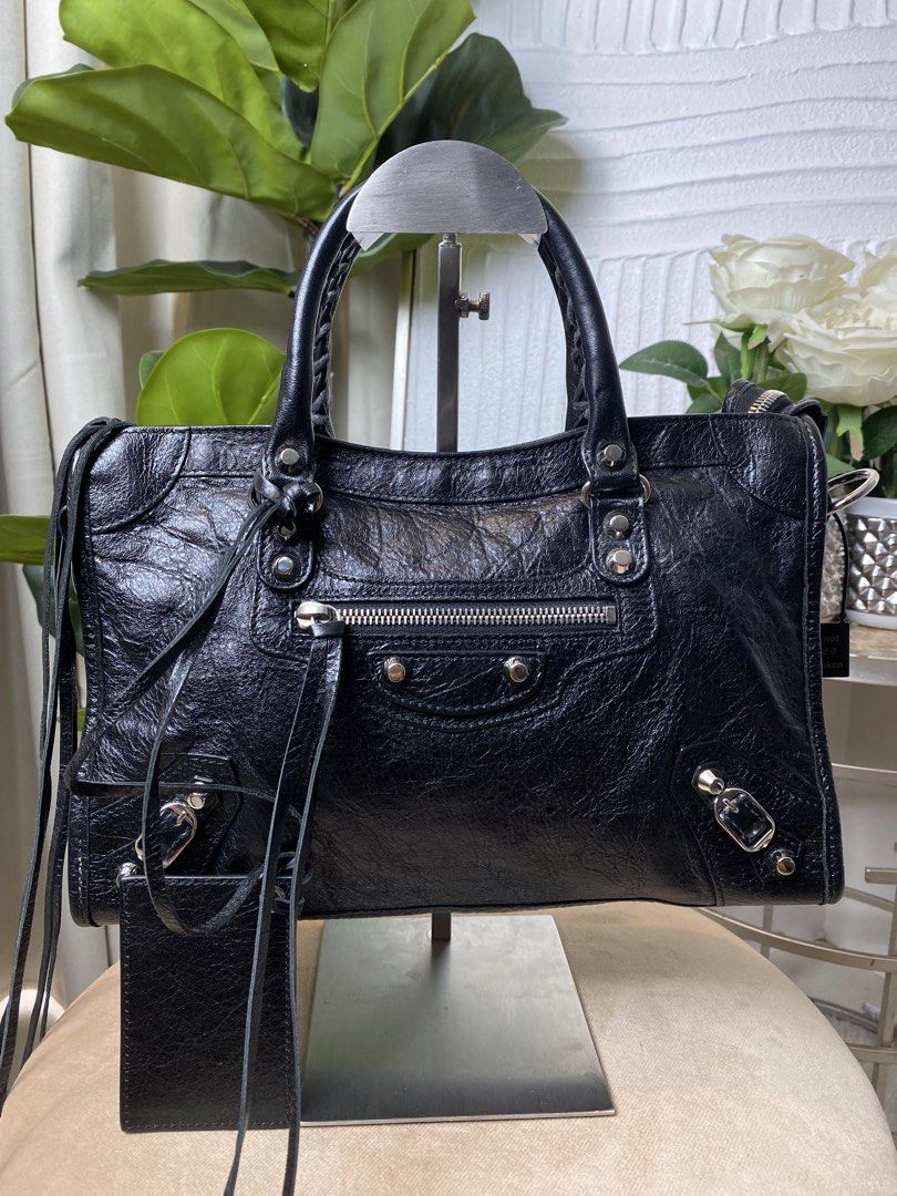 Balenciaga Le City Small (Category: Luxury Bags & Wallets) located in Iloilo. Submitted by eliseohana (Listing ID 1456078856, Image 1). Description: .