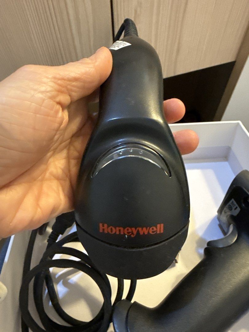 Barcode scanner (Category: Printers, Scanners & Copiers) located in Singapore. Submitted by ilovebeautystuff (Listing ID 1456096401, Image 1). Description: .