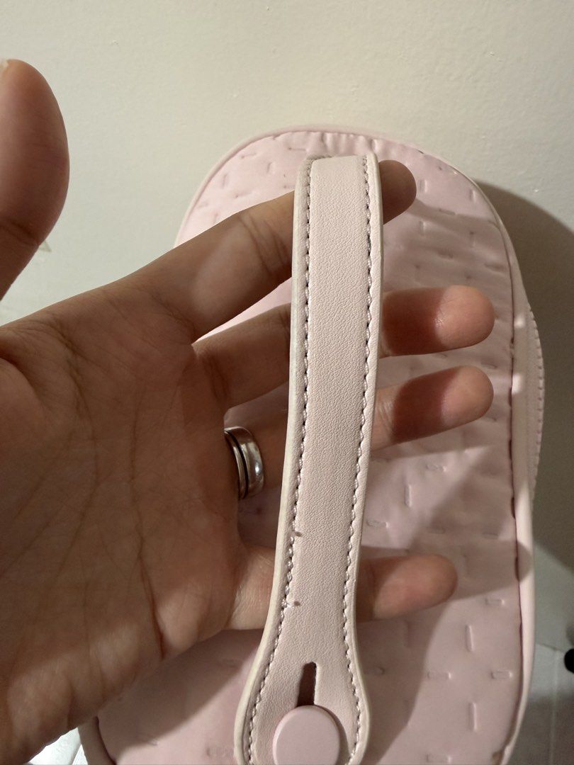 BASH Billow Trunk (Category: Purses & Pouches) located in Imus. Submitted by thisisgelina (Listing ID 1456076937, Image 2). Description: BASH BILLOW ORGANIZER IN BLUSH BILLOW TRUNK 20.5cm (L) × 14cm (W) × 15.5cm(H) － Solid tone color embossed design with and matte finish logo - Top- handle organizer with zip main compartment closure - Matte finish hardware - Semi-structured construction - Has interior panels with garter support - With two interio