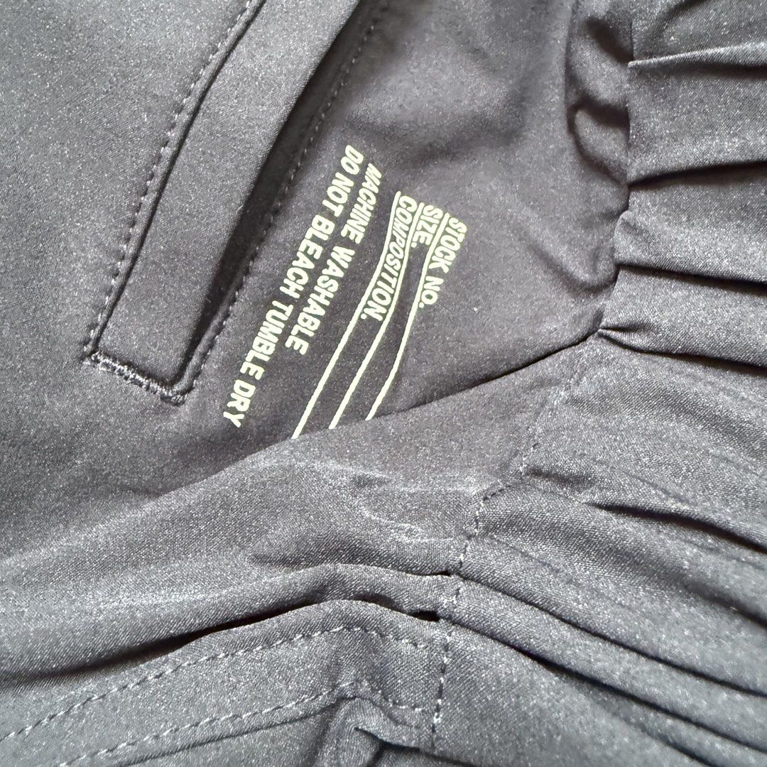 Beams multipocket short (Category: Shorts) located in Cavite. Submitted by epiboie (Listing ID 1456177996, Image 2). Description: Beams multipocket short Medium on tag 30-34 19 length 12 leg opening No issue 880 -.