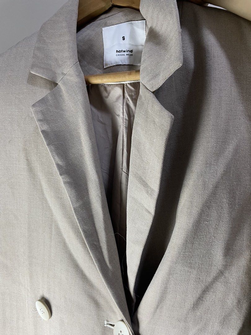 Beige blazer (Category: Coats, Jackets and Outerwear) located in Santa Rosa. Submitted by thevintagesource.ph (Listing ID 1456122994, Image 3). Description: Fits a small to medium.