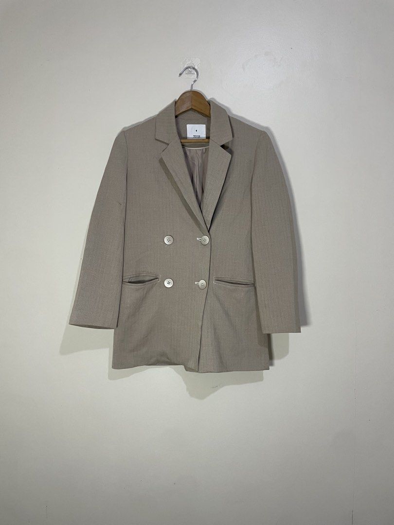 Beige blazer (Category: Coats, Jackets and Outerwear) located in Santa Rosa. Submitted by thevintagesource.ph (Listing ID 1456122994, Image 1). Description: Fits a small to medium.