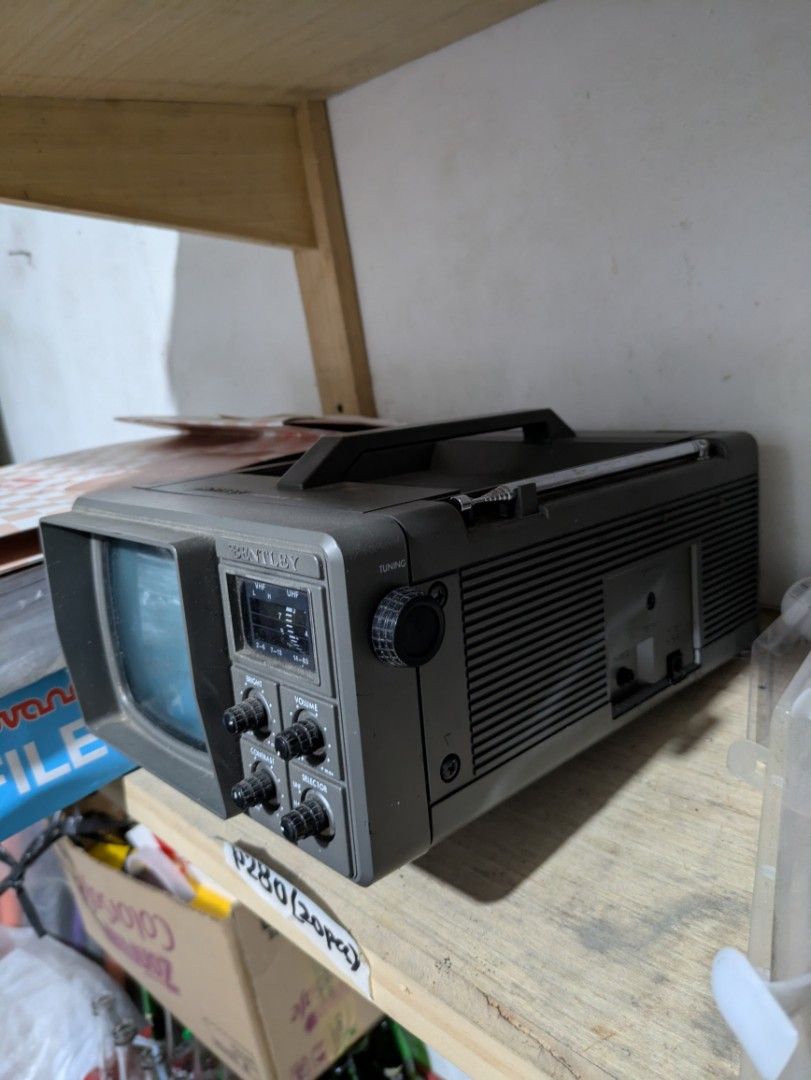 Bentley Portable TV (Category: TV) located in Angeles City. Submitted by renzyboypalaboy (Listing ID 1456162713, Image 2). Description: in good working condition powered by 9 pcs size D batteries meron sya 12v input pero sira ksi putol pin vintage black and white tv .