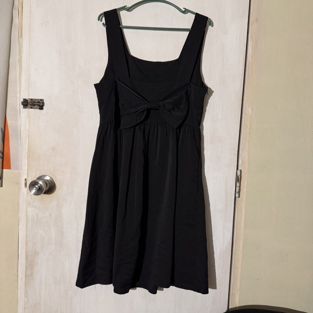 Black Dress with ribbon (Category: Dresses) located in Rizal. Submitted by zlaaa_ (Listing ID 1456175566, Image 2). Description: bust 32 waist 26 📍Loc: Rod. Rizal 🚚 MOD: J&T, Lalamove (buyer shoulders shipping) 💳 MOP: Gcash, Maribank, or Bank Transfer ❗️Payment First Swipe for more photos Message me if you have any question or would like to bundle with other items .