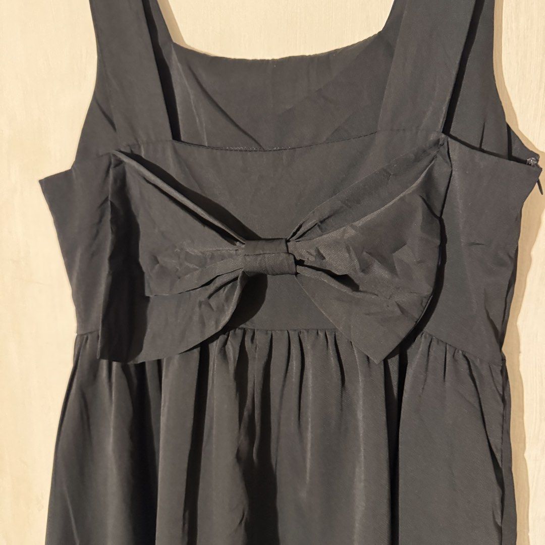 Black Dress with ribbon (Category: Dresses) located in Rizal. Submitted by zlaaa_ (Listing ID 1456175566, Image 3). Description: bust 32 waist 26 📍Loc: Rod. Rizal 🚚 MOD: J&T, Lalamove (buyer shoulders shipping) 💳 MOP: Gcash, Maribank, or Bank Transfer ❗️Payment First Swipe for more photos Message me if you have any question or would like to bundle with other items .