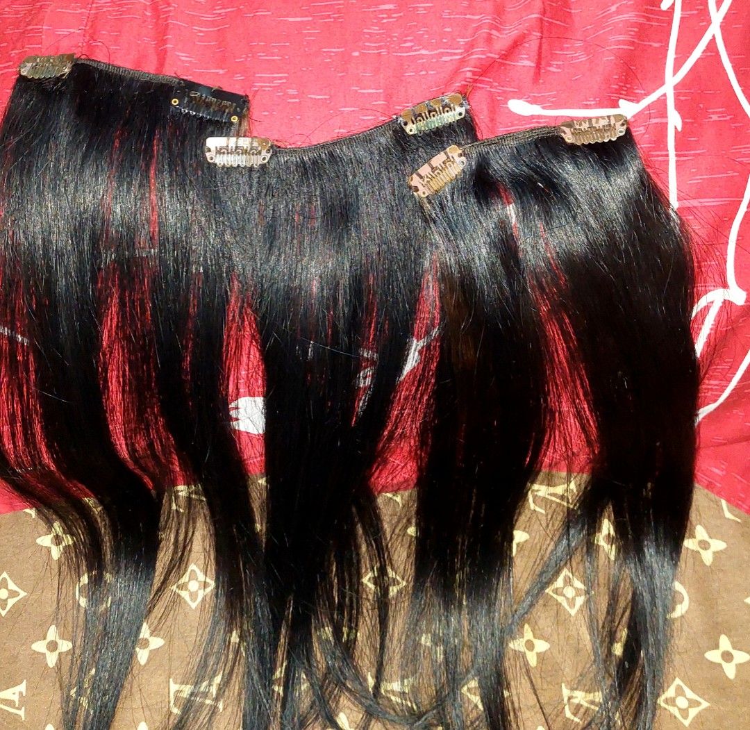 Black Straight Clip-in Hair Extensions (Category: Hair Accessories) located in Muntinlupa City. Submitted by arvie_07 (Listing ID 1456131985, Image 2). Description: -human hair extension 16" 3 pcs clip on -Straight black clip-in hair extensions - Multiple pieces for volume and length - Clips are attached and ready to use - Easy to put in and take out - Perfect for a quick style transformation -pwedeng kulayan kulotin .