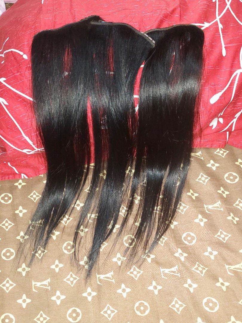 Black Straight Clip-in Hair Extensions (Category: Hair Accessories) located in Muntinlupa City. Submitted by arvie_07 (Listing ID 1456131985, Image 1). Description: -human hair extension 16" 3 pcs clip on -Straight black clip-in hair extensions - Multiple pieces for volume and length - Clips are attached and ready to use - Easy to put in and take out - Perfect for a quick style transformation -pwedeng kulayan kulotin .