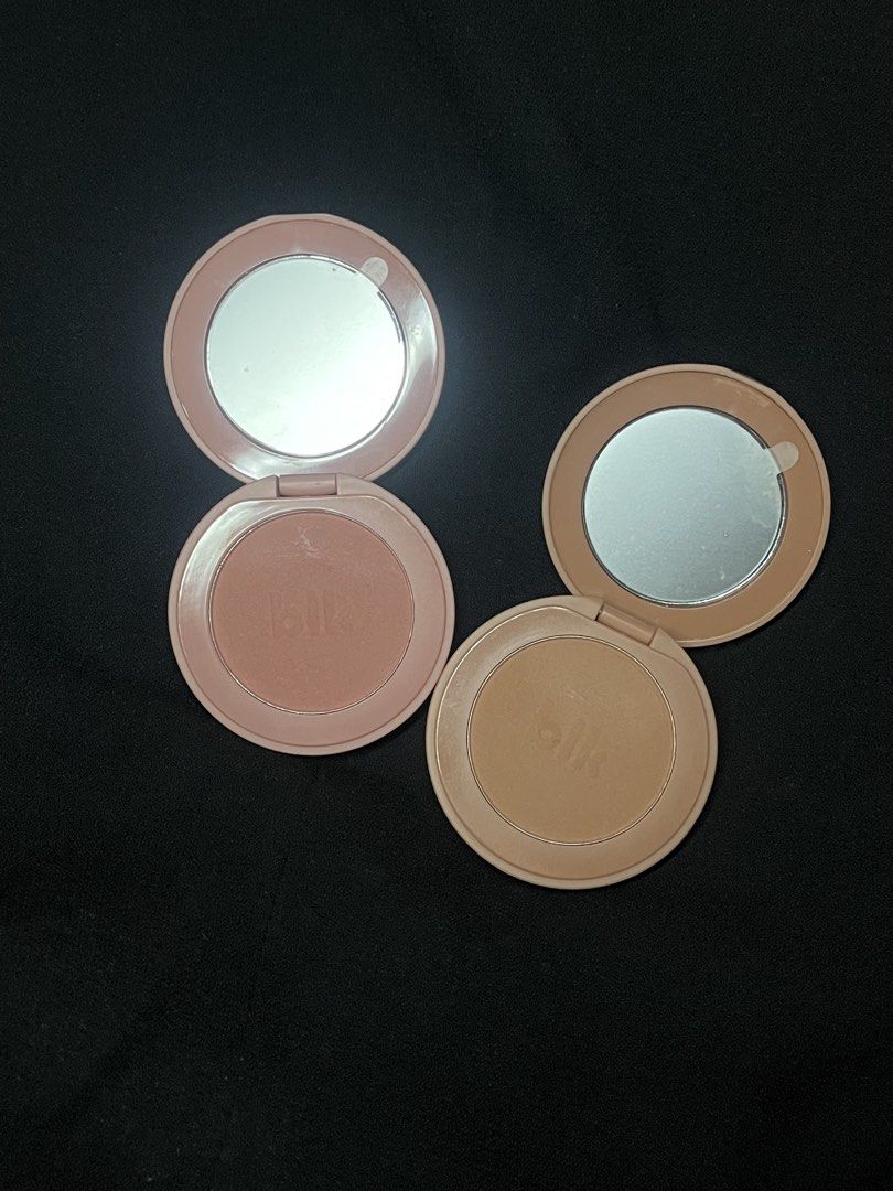 BLK Soft Blur Powder Blush (Category: Makeup) located in Manila. Submitted by orangeisloopy (Listing ID 1456205152, Image 3). Description: BLK Soft Blur Powder Blush - shade: Macaron [SOLD] Croffle - Used once or twice only - ₱200 each can swap to funfetti if you have! chat me :).