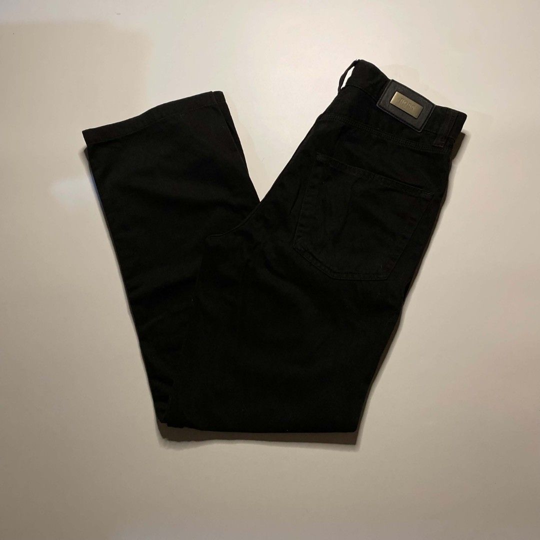 BOSS Hugo Boss Black Denim Jeans (Category: Jeans) located in San Pablo. Submitted by refitsph (Listing ID 1456200043, Image 2). Description: - Waist: 28 - Length: 40.5 - Hem: 9.5 - Leg Opening: 8.2 - Rise: 13 - Legit / Authentic - Flawless - Like new condition - Best fit to Small - Medium - Already Washed and Ready to Wear.