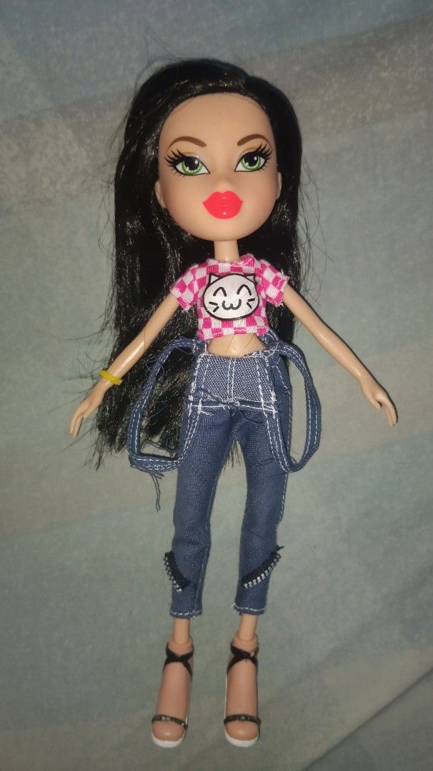 Bratz Remix Jade Doll 2015 (Category: Kids Toys) located in Las Pinas. Submitted by lutangluta31813 (Listing ID 1456226339, Image 2). Description: MGA 2015 Item Location: Las Piñas Payment: Gcash or Orange app courier Shipping: Lalamove, J&T or thru Orange app courier Orange app store name: Ricazyrah.