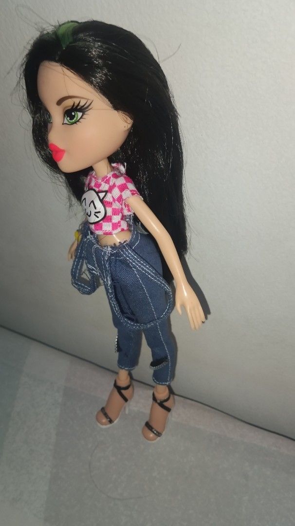 Bratz Remix Jade Doll 2015 (Category: Kids Toys) located in Las Pinas. Submitted by lutangluta31813 (Listing ID 1456226339, Image 3). Description: MGA 2015 Item Location: Las Piñas Payment: Gcash or Orange app courier Shipping: Lalamove, J&T or thru Orange app courier Orange app store name: Ricazyrah.
