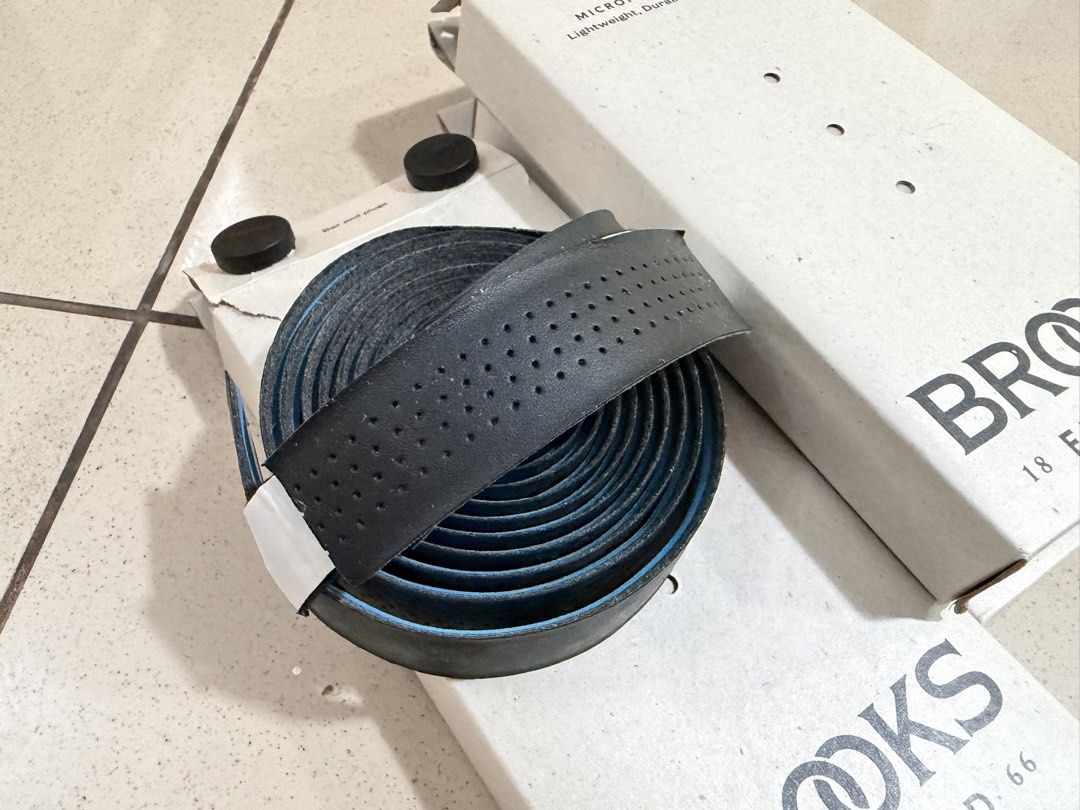 Brooks Microfibre Bar Tape (Category: Bicycles) located in Lipa City. Submitted by miguel.atienza (Listing ID 1456149610, Image 2). Description: Brooks Microfibre Bar Tape Brand new 3 sets in stock Complete with cotton finishing tape and bar end plugs.