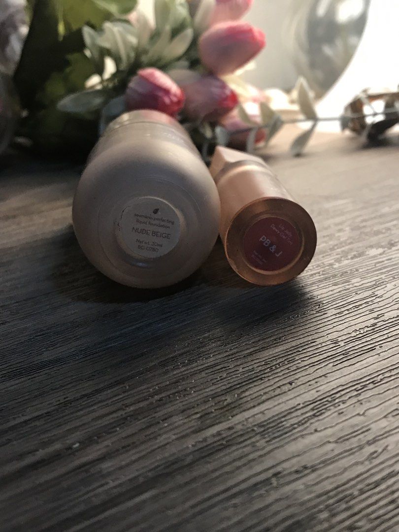 Bundle Happy Skin Foundation & Lip Jelly (Category: Makeup) located in Paranaque City. Submitted by mozza_1 (Listing ID 1456221222, Image 2). Description: foundation is 40% full Lip Jelly is 90% full 200 php foundation 175 php lippie 300 php if both —— - Happy Skin Skin Perfecting Liquid Foundation in Nude Beige - Happy Skin Lip Jelly in PB & J .