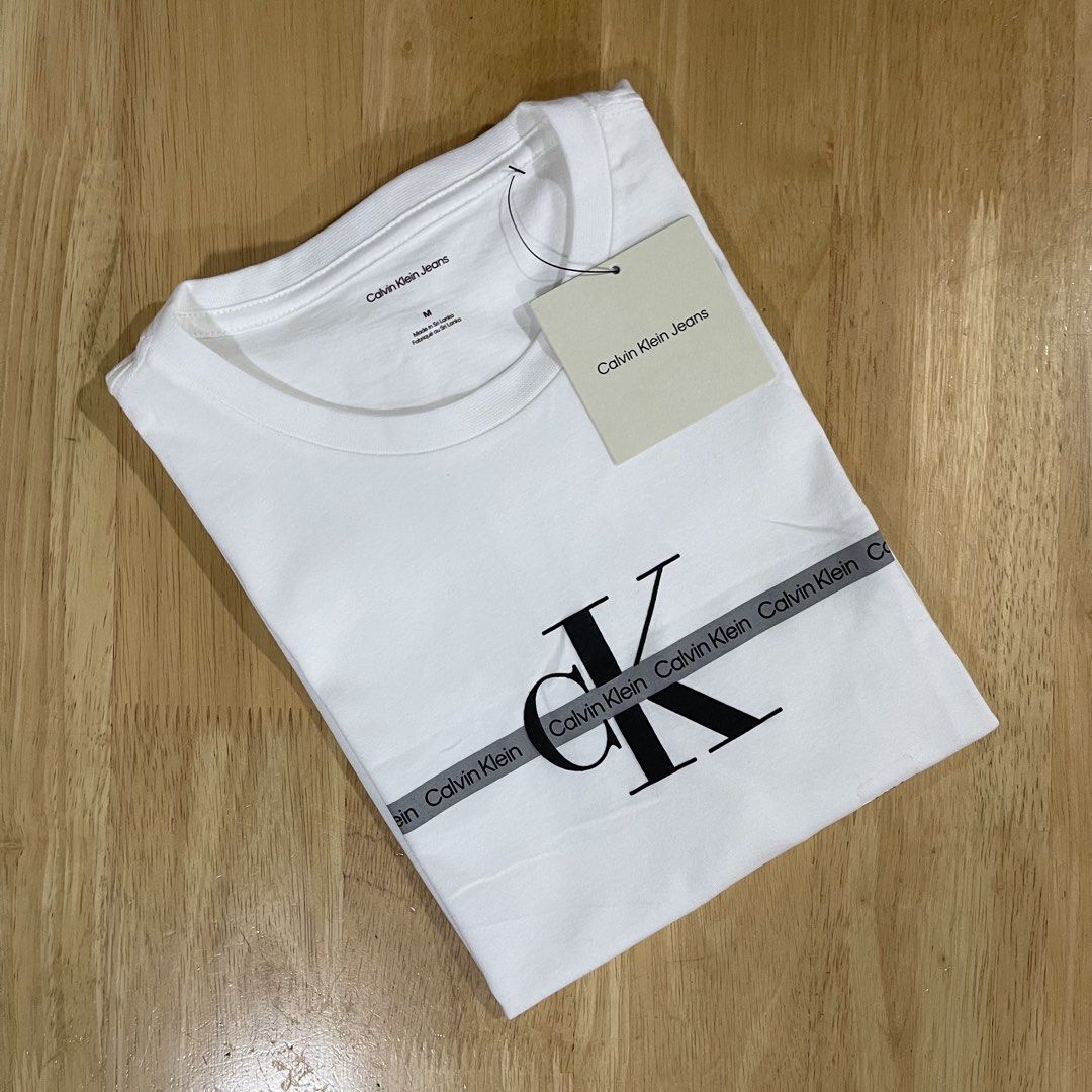 Calvin Klein Men's T-shirt (Category: Tshirts & Polo Shirts ) located in Valenzuela. Submitted by adine000 (Listing ID 1456224567, Image 3). Description: Men's Regular fit✨ 💯Original | Brand new Available Size: Large ( RESERVED ) W22" x L27" XL W23" x L28".