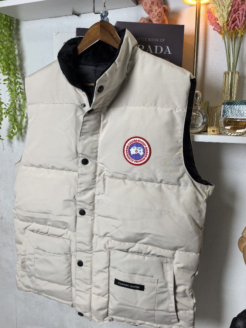 Canada goose puffer (Category: Luxury Apparel) located in Baguio. Submitted by ashzachary (Listing ID 1456197322, Image 2). Description: Canada goose puffer Condition :Excellent condition Color rate 10/10 Size :Medium semi large Inches:W23/L28. 5 No issues No flaws Super ganda sa personal Pm. More details Good quality Plsss 📌No Bogus 📌No return MOP What you see is what you get PALAWAN, CEBUNA GCASH AND BDO Reminder😊 We're selling thrifted clot