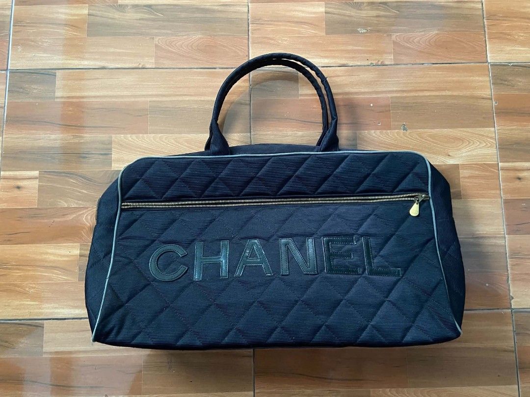 CHANEL 1995 LOGO PATCH TRAVEL BAG (Category: Luxury Bags & Wallets) located in Nabua. Submitted by supermix5119 (Listing ID 1456083562, Image 1). Description: Chanel Traveling Bag Very Good Condition 1200+Sf.