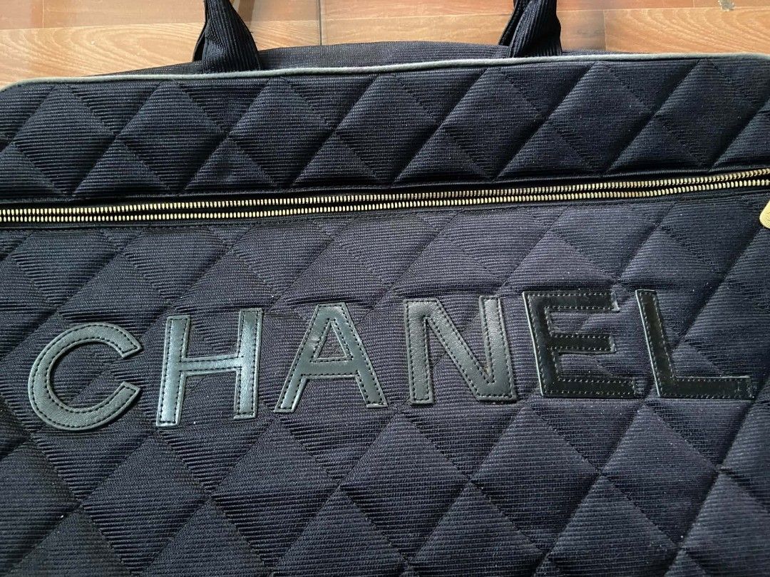 CHANEL 1995 LOGO PATCH TRAVEL BAG (Category: Luxury Bags & Wallets) located in Nabua. Submitted by supermix5119 (Listing ID 1456083562, Image 3). Description: Chanel Traveling Bag Very Good Condition 1200+Sf.