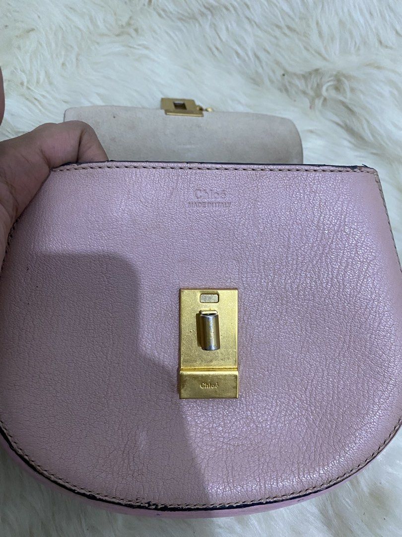 Chloe Pink Leather Chain Shoulder Bag (Category: Luxury Bags & Wallets) located in San Antonio. Submitted by clinicallycute_. (Listing ID 1456169359, Image 2). Description: - Authentic Chloe bag - Pink textured leather - Gold chain strap - Signature Chloe clasp closure - Made in Italy - Serial number visible inside - Versatile for day or night use Marikina City.
