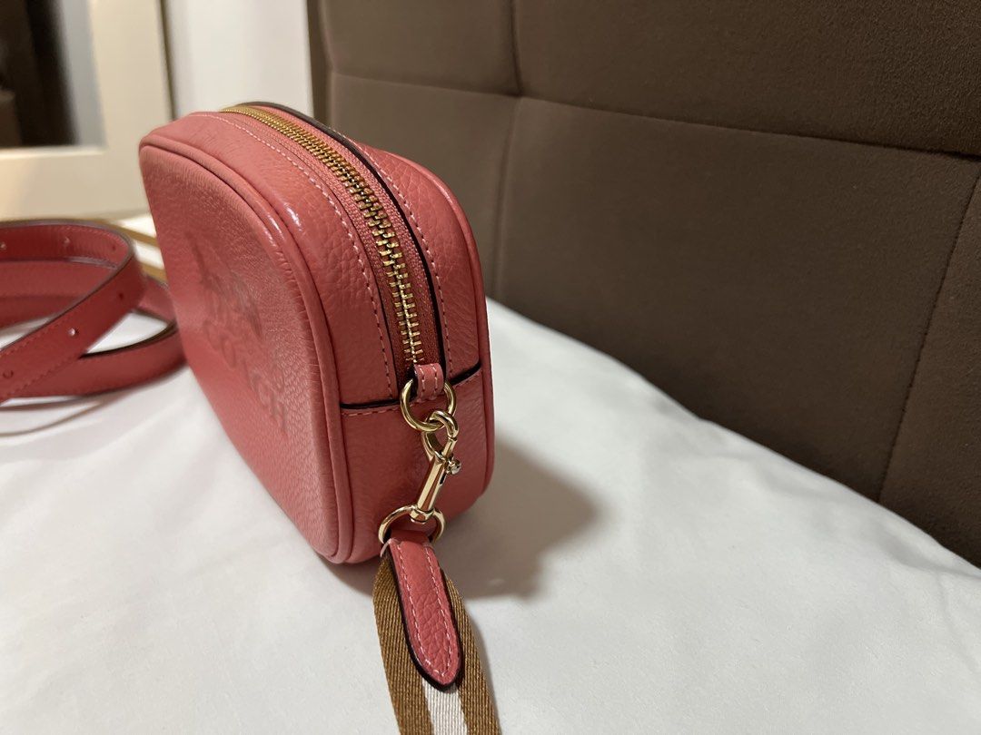 Coach 2WAY bag (Category: Cross-body Bags) located in Cabanatuan. Submitted by hellorhea (Listing ID 1456079975, Image 2). Description: Preloved. Good as brand new. 2way bag. Can be a crossbody and belt bag. With 2 removable straps. .
