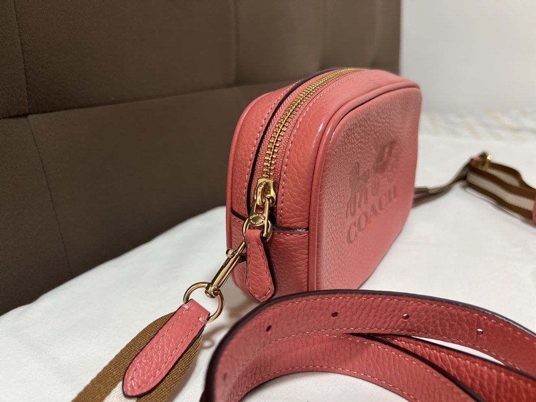 Coach 2WAY bag (Category: Cross-body Bags) located in Cabanatuan. Submitted by hellorhea (Listing ID 1456079975, Image 3). Description: Preloved. Good as brand new. 2way bag. Can be a crossbody and belt bag. With 2 removable straps. .