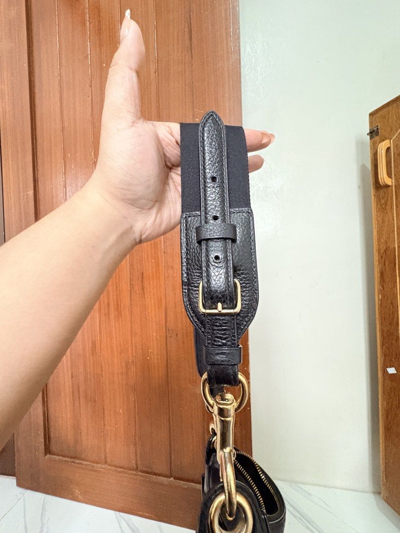 Coach Jes Hobo Bag (Category: Luxury Bags & Wallets) located in Manila. Submitted by mamathingz (Listing ID 1456107614, Image 3). Description: .