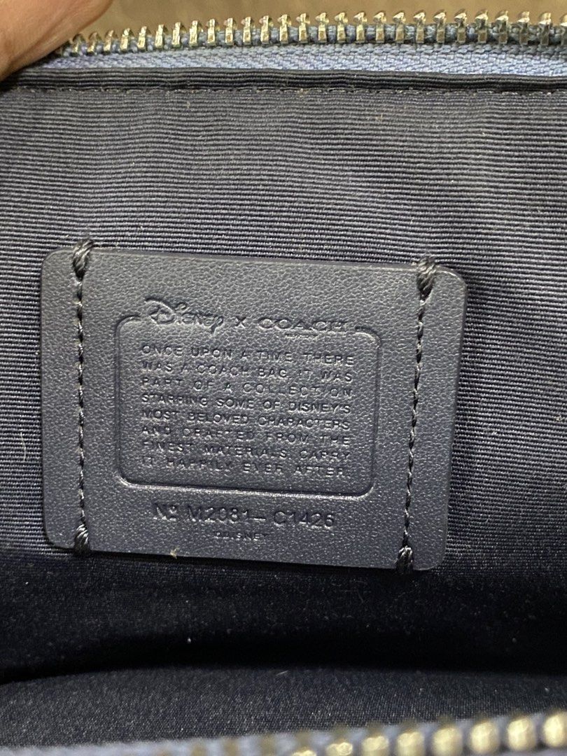 Coach Bag (Category: Purses & Pouches) located in San Antonio. Submitted by pixiechromzzz (Listing ID 1456131023, Image 3). Description: -Coach X disney Vanity Bag -with etiketa and creed -no sling strap -price is negotiable.