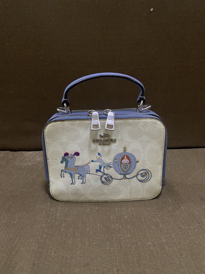 Coach Bag (Category: Purses & Pouches) located in San Antonio. Submitted by pixiechromzzz (Listing ID 1456131023, Image 1). Description: -Coach X disney Vanity Bag -with etiketa and creed -no sling strap -price is negotiable.