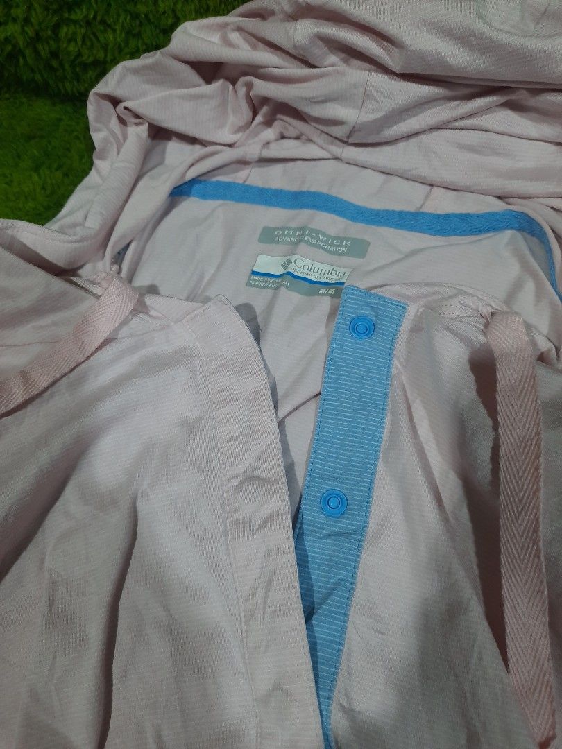 Columbia PFG Pink Hoodie Size Medium EUC (Category: Coats, Jackets and Outerwear) located in Baguio. Submitted by klayblakeb87803 (Listing ID 1456180374, Image 2). Description: - Light pink Columbia hoodie - Size: Medium - Kangaroo pocket - Drawstring hood - Blue accents on zipper placket and inside hood - PFG logo on sleeve - Ideal for outdoor activities and casual wear.
