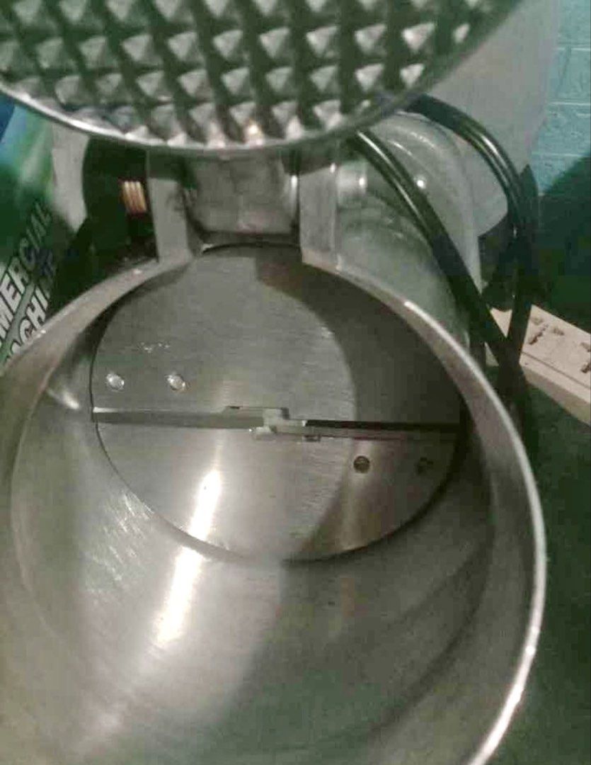 Commercial Electric Ice Crusher Shaver Machine (Category: Juicers, Blenders & Grinders) located in Makati City. Submitted by imperator23 (Listing ID 1456148726, Image 2). Description: - Effortlessly create shaved ice for delicious drinks. - Features a durable stainless steel bowl and blades. - Powerful motor for efficient crushing. - Commercial-grade construction ensures longevity. - Simple plug-and-play operation. - Ideal for home parties or sma