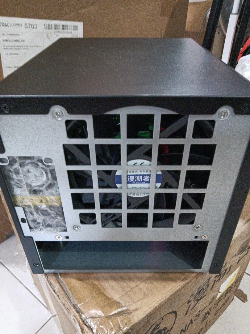 Computer server (Category: Office & Business Technology) located in Singapore. Submitted by lelonglelong77 (Listing ID 1456214458, Image 2). Description: .