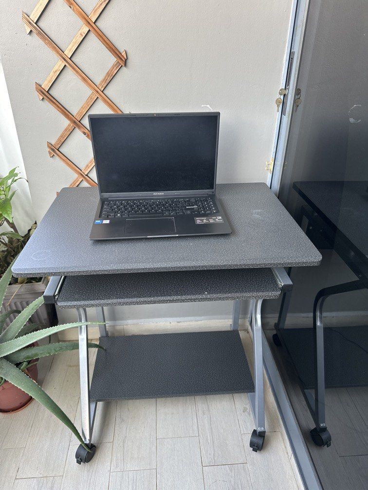 Computer table (Category: Tables & Sets) located in Singapore. Submitted by pvelusri (Listing ID 1456059978, Image 1). Description: Computer table can be dismantled in good condition.