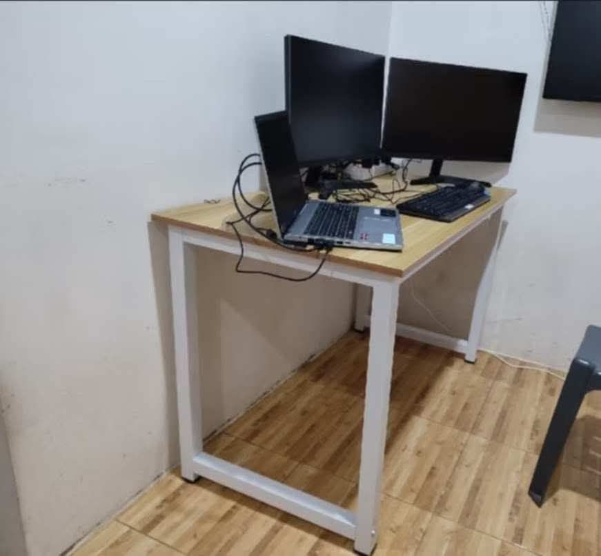 Computer table (Category: Tables & Sets) located in Manila. Submitted by dolorchris69891 (Listing ID 1456099486, Image 2). Description: COMPUTER TABLE AVAILABLE SIZE AND COLOr SIZE AND COLOR 80x60cm 1950 ✅120x60cm 🟤MAROON TOP BLACK METAL FRAME 🏷️2300 rs price ✅140x60cm 🟡 YELLOW TOP WHITE METAL FRAME 🏷️2,700 RS PRICE.