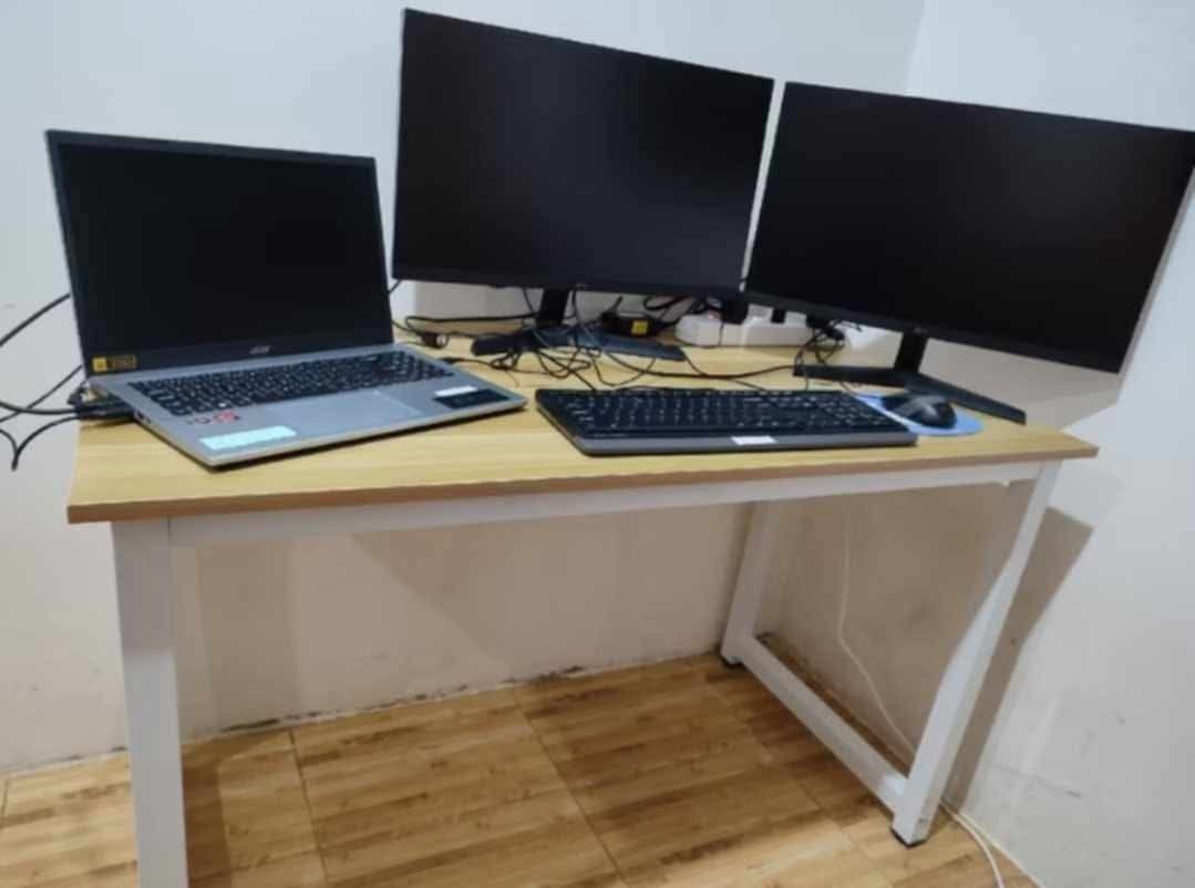 Computer table (Category: Tables & Sets) located in Manila. Submitted by dolorchris69891 (Listing ID 1456099486, Image 1). Description: COMPUTER TABLE AVAILABLE SIZE AND COLOr SIZE AND COLOR 80x60cm 1950 ✅120x60cm 🟤MAROON TOP BLACK METAL FRAME 🏷️2300 rs price ✅140x60cm 🟡 YELLOW TOP WHITE METAL FRAME 🏷️2,700 RS PRICE.
