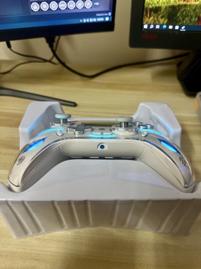 Controller PC/PS4/ANDROID/Ios. (Category: Controllers) located in Kuala Lumpur. Submitted by grandstone_836c26 (Listing ID 1456070593, Image 2). Description: Barang baru tapi kotak koyak sikit, Boleh connect PC,PS4,Phone android dan ios, Cod area putrajaya jauh kita pos..