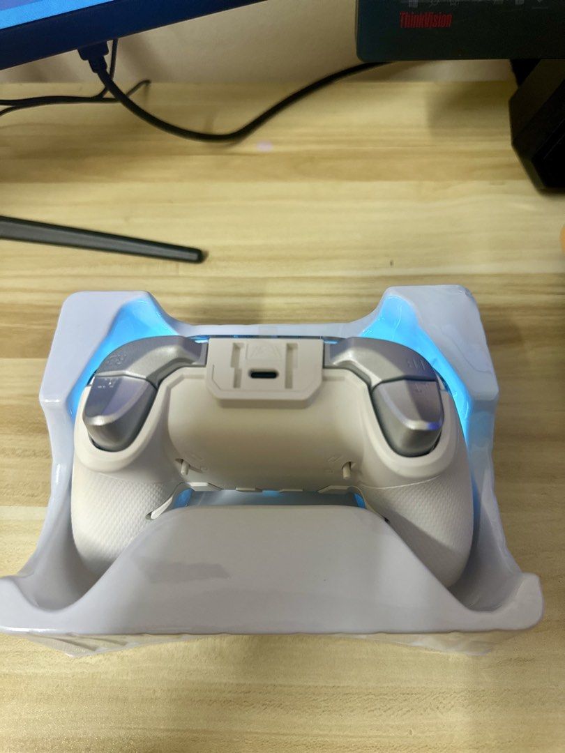 Controller PC/PS4/ANDROID/Ios. (Category: Controllers) located in Kuala Lumpur. Submitted by grandstone_836c26 (Listing ID 1456070593, Image 3). Description: Barang baru tapi kotak koyak sikit, Boleh connect PC,PS4,Phone android dan ios, Cod area putrajaya jauh kita pos..