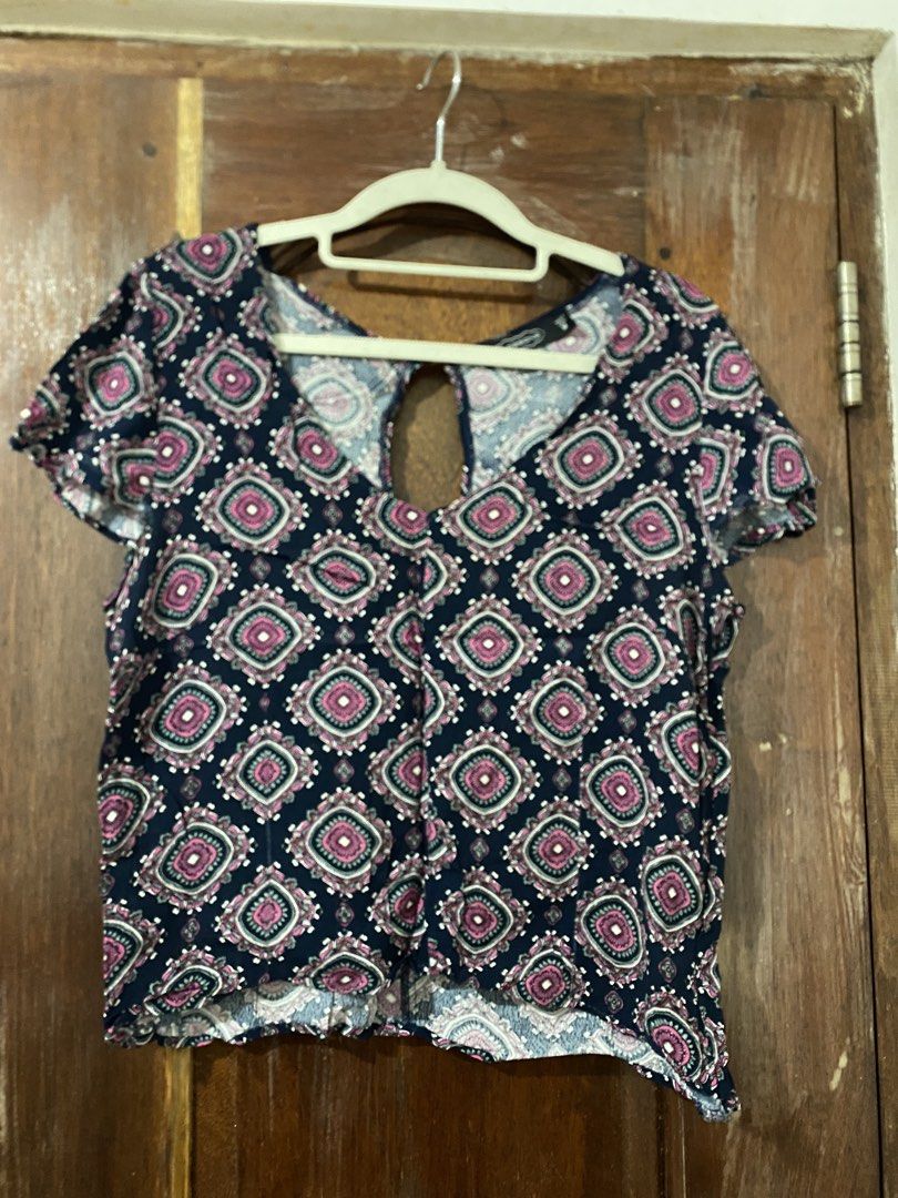 Coords (Category: Sets or Coordinates) located in Manila. Submitted by mxnkye (Listing ID 1456138072, Image 1). Description: Brand New! Not used nor abused. Fits to Med - Large frames. Price is still negotiable. Feel free to make an offer .