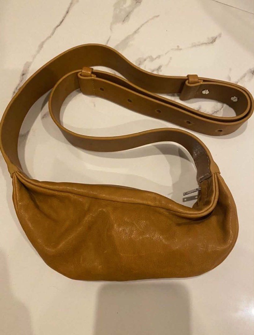 COS Crossbody Bag Leather (Category: Cross-body Bags) located in Rizal. Submitted by miss2lyps (Listing ID 1456094671, Image 1). Description: - Genuine tan leather belt bag from COS - Interior features embossed COS logo - Perfect for carrying your daily essentials DETAILS: * Original * Bought in Singapore * RFS: Decluttering MODE OF PAYMENT: * Payment first (As much as possible) * Gcash or bank transfer (As much as possible) * Depending on the ar