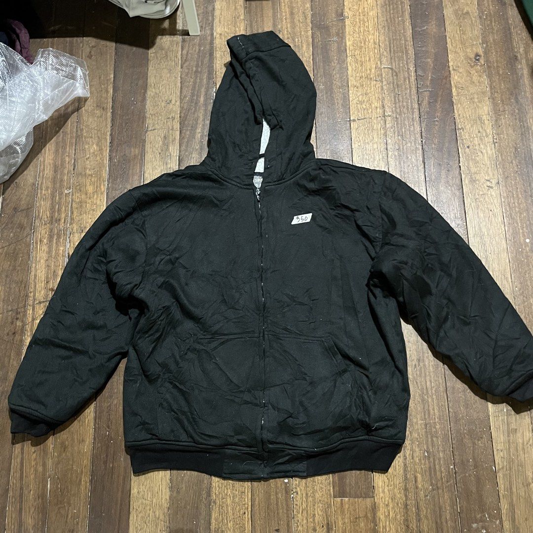 cotton fur jacket (Category: Coats, Jackets and Outerwear) located in Caloocan City. Submitted by jpeg.vaults (Listing ID 1456221090, Image 1). Description: .