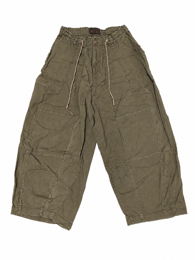 Cube Sugar Olive Green Wide Balloon Pants (Category: Jeans) located in Manila. Submitted by duster_o7 (Listing ID 1456165407, Image 1). Description: Waist: 22-30" Length: 36" Leg Opening: 11".