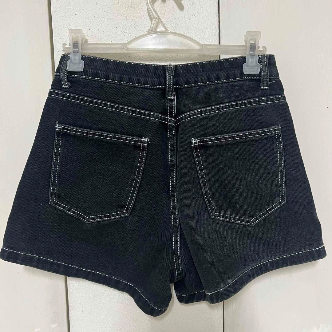 Dark Washed Denim Shorts w/ White Contrast Stitching (Category: Shorts) located in Mabalacat. Submitted by keb-a (Listing ID 1456070974, Image 2). Description: 🍒 — small — w: 26~28" — h: 34~36" — l: 15" 🍒 — high waisted, straight leg — cotton dark denim, non-stretch — button and zipper closure 🍒 — mop: gcash — mod: j&t.