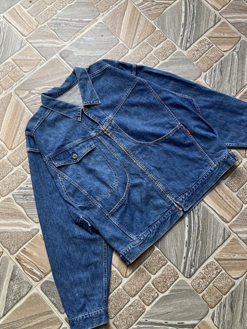 Denim Zip-Up workwear (Category: Coats, Jackets and Outerwear) located in Davao. Submitted by lcavan (Listing ID 1456190266, Image 1). Description: Dimensions (check slides) Condition: 9/10 Color may vary due to lighting MOP: Gcash, GoTyme Courier: J&T 1 day reservation only Strictly no cancellation No return, no exchange.