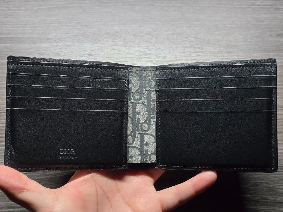 Dior Bifold Wallet Black Leather (Category: Luxury Bags & Wallets) located in Manila. Submitted by ddc77 (Listing ID 1456192627, Image 2). Description: Dior Prive Icons Bifold Wallet 9.8/10 condition Complete box dustbags receipt etc Bought 51k Sep 2025.