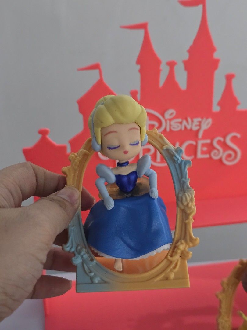 Disney Princess Mini Figures (Category: Figurines & Statues) located in Batangas. Submitted by belleandbela (Listing ID 1456100132, Image 2). Description: no markings but nice quality! ♡.