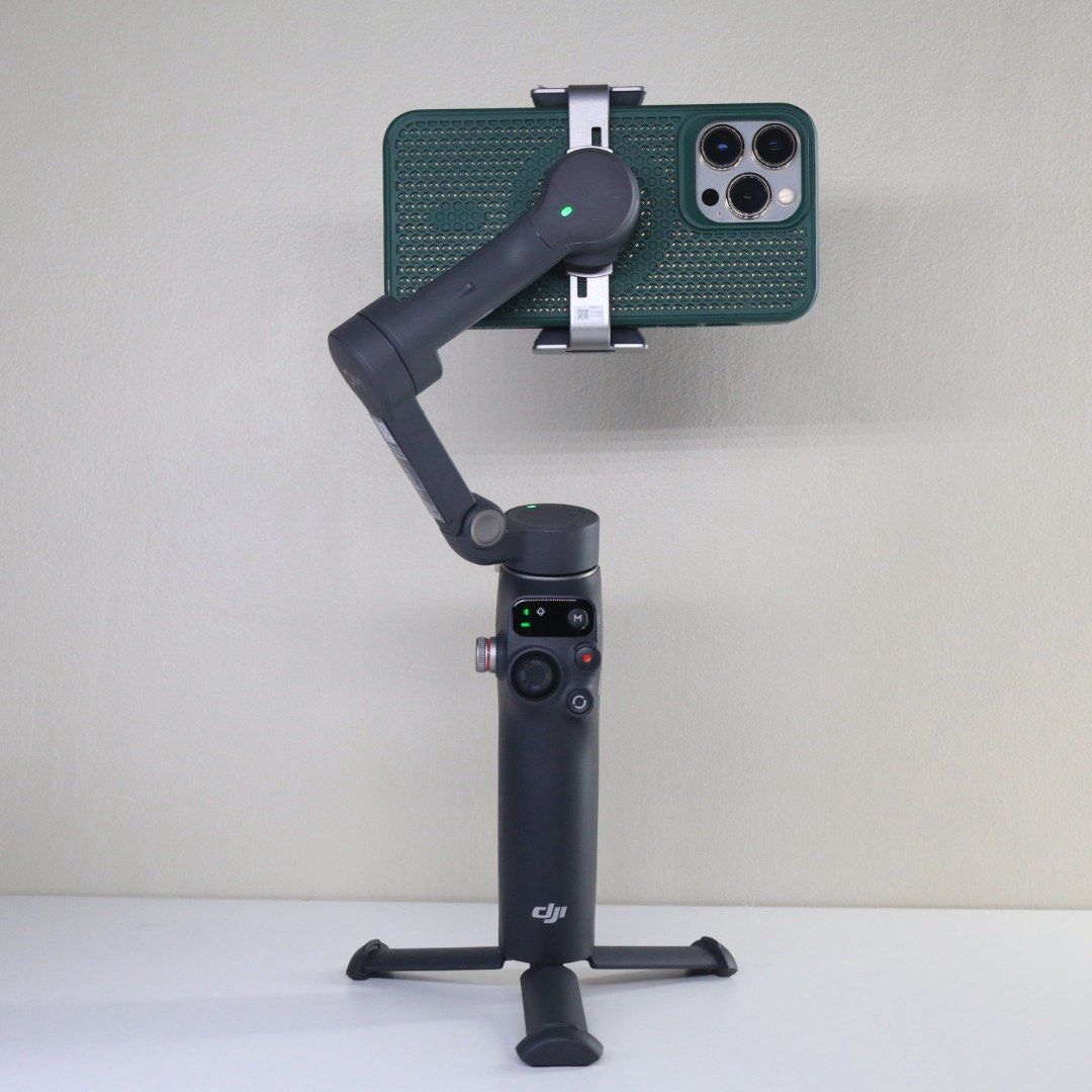 DJI Osmo Mobile 8 (Category: Gimbals & Stabilizers ) located in Manila. Submitted by abbyaguilar (Listing ID 1456226123, Image 1). Description: Please read, don’t waste my time. 🏷️ ₱4.5k FIX! (for sale only) Pass sa TAWAD / SWAP DJI Osmo Mobile 8 • Excellent condition • No issue / used only once • Under warranty until Aug. 2027 Inclusions • Osmo Mobile 8 • Magnetic Phone Clamp • Storage Pouch • Power Cable • USB-C Cable (Charging / Audio) • Box 