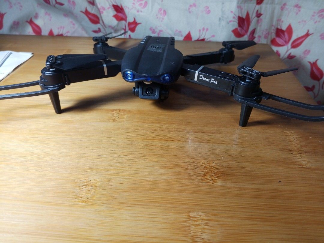 Drone with camera (Category: Drones) located in Antipolo. Submitted by szea_ (Listing ID 1456198921, Image 2). Description: Inclusions: -drone -manual -remote -storage bag rfs: Hindi na nagagamit MOD: Lalamove, jnt, or pick up MOP: Gcash.